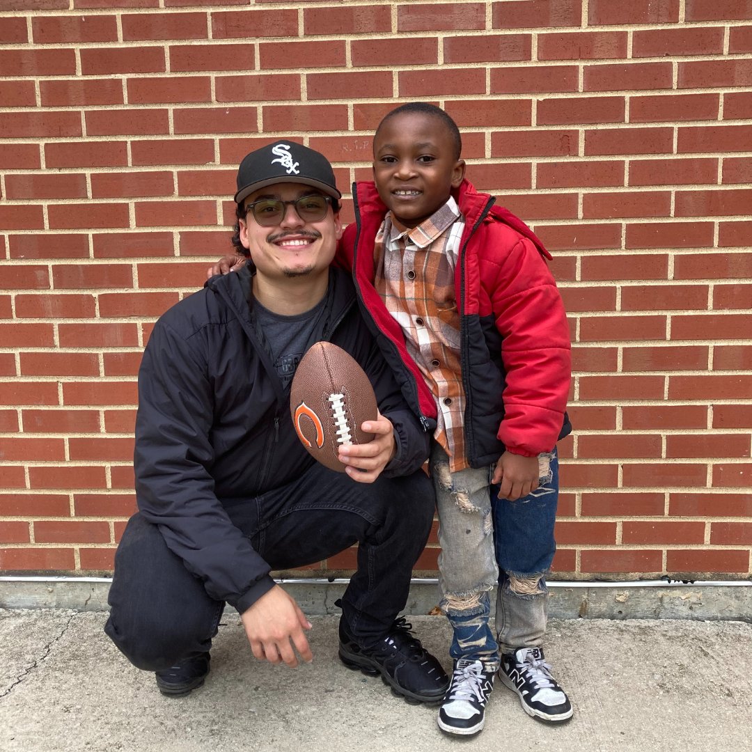 FriendsChicago's tweet photo. Anthony's first visit to the Clubhouse was a day to remember! He raced to the whiteboard, excited to draw his Professional Mentor, Nate. At first, Anthony wasn’t sure about his drawing skills, but with Nate’s encouragement, he drew a picture that made him proud. 🎨✨ https://t.co/4g3WXDAUTC