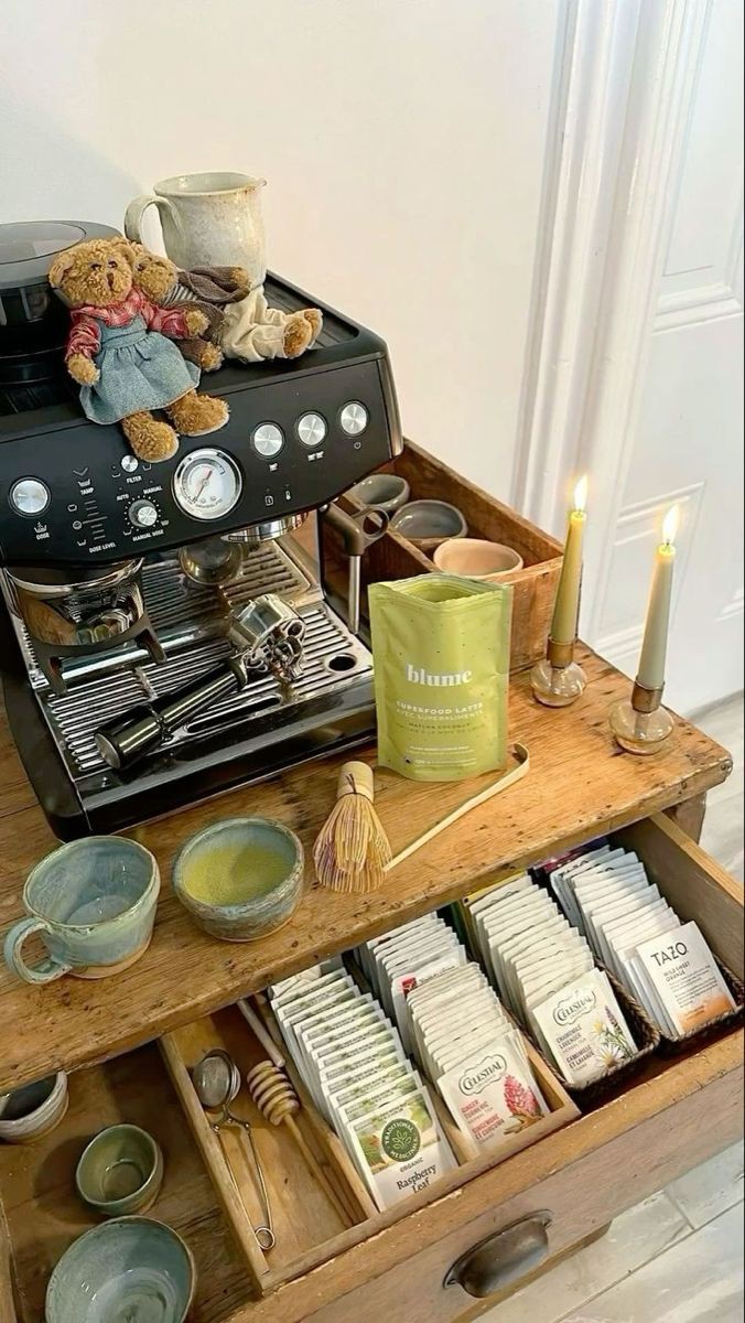 saturndopamine's tweet photo. marzy mi się o takim kawowo-herbacianym kącik w domu, miałabym swoją małą kawiarnie☕️🍵 https://t.co/s56AvJi3nK