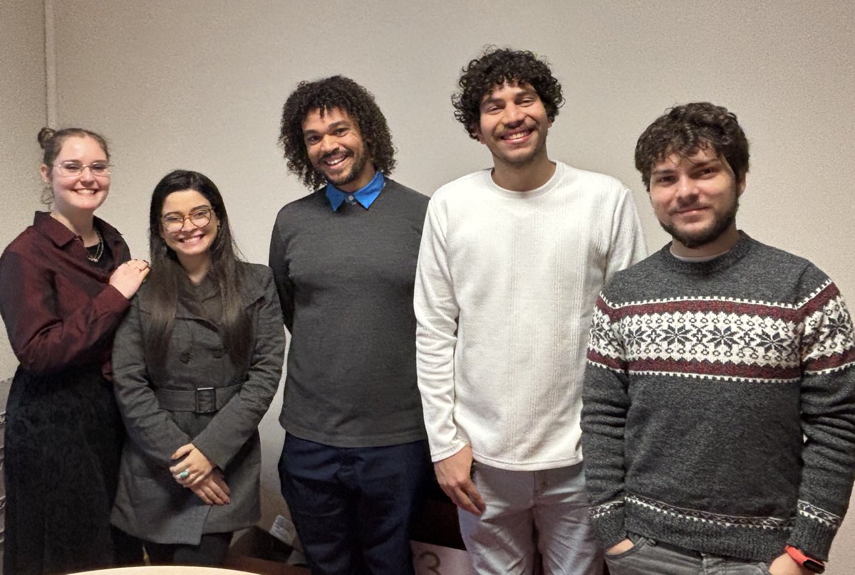 LesPolyglOT's tweet photo. Journée internationale des assistants de #LVE : Tanja 🇩🇪, Ariane 🇧🇷, Tyler 🇺🇸, Mauricio 🇻🇪 &amp; Kevin 🇮🇹 sont venus enregistrer la #DictéePolyglotte. Merci à eux 🙏 pour leur implication dans la préparation de de la #SemaineDesLangues dans l'@ac_orleanstours ! https://t.co/YnuiCyzSB1