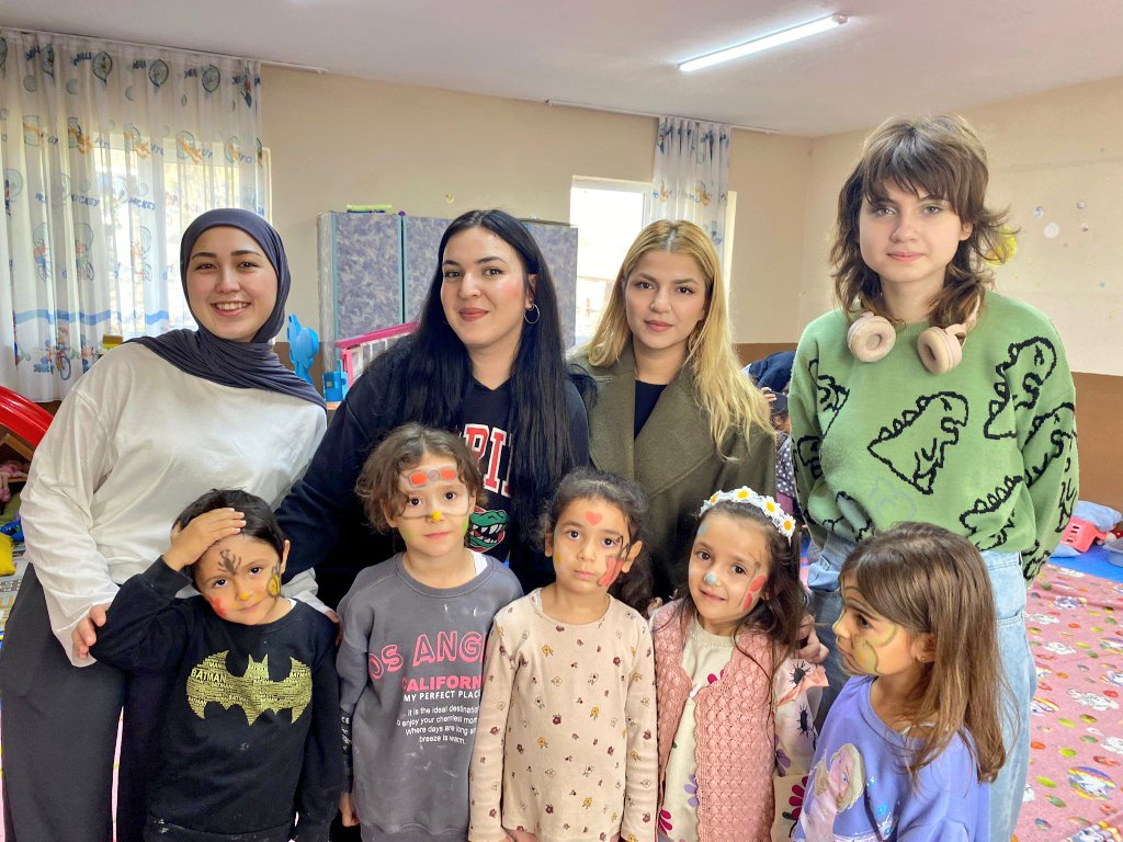 📍Hüma Hatun Yurt Müdürlüğü

5 Aralık Dünya Gönüllülük Günü kapsamında, gençlerimiz ile beraber Yağcılar Nebahat Ölmez Oğlu Anaokulunu ziyaret ettik.
#5AralıkDünyaGönüllülükGünü