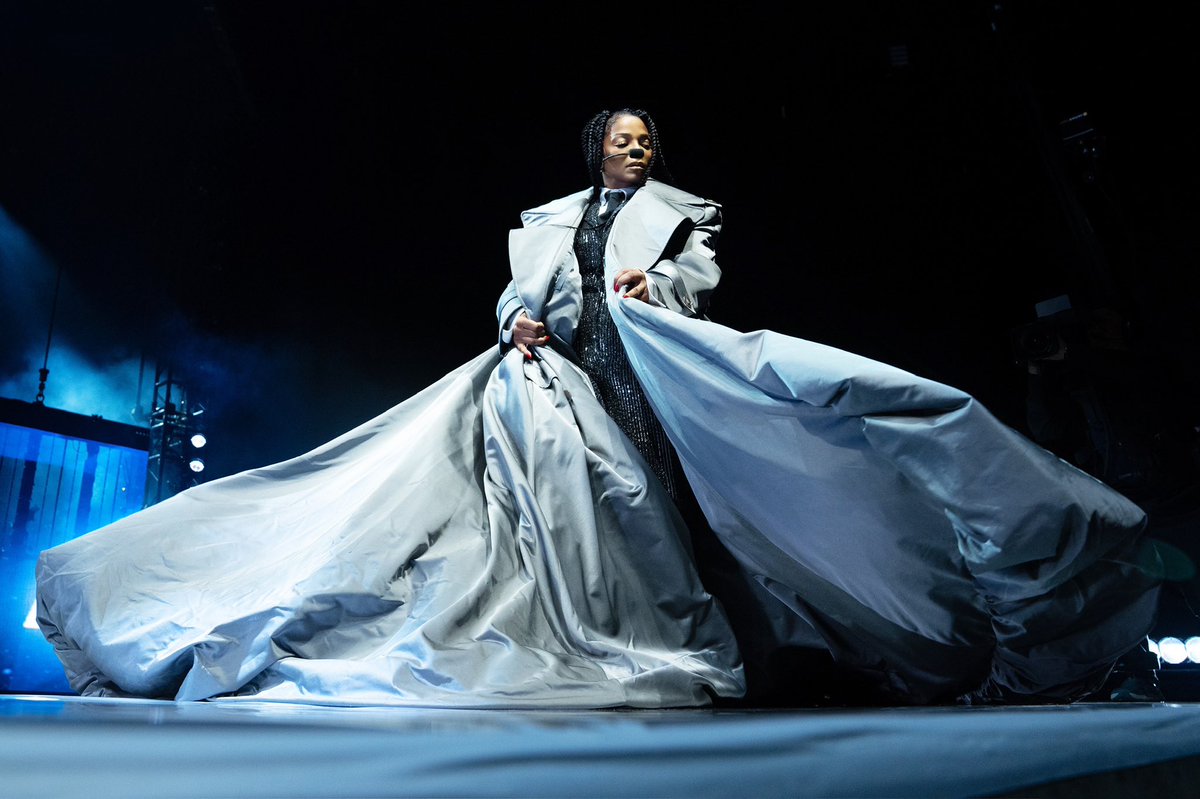 JanetJackson's tweet photo. A look back at “The Coat”
(Can’t wait for u guys to see the new costumes for the residency 😉) https://t.co/fVTTOlIyIk