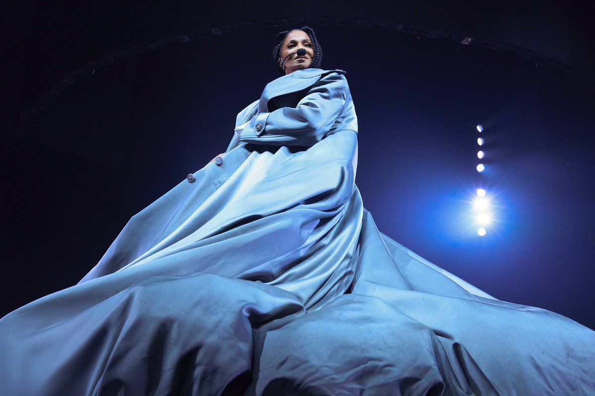 JanetJackson's tweet photo. A look back at “The Coat”
(Can’t wait for u guys to see the new costumes for the residency 😉) https://t.co/fVTTOlIyIk