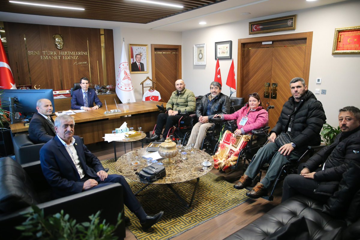 ankarailsaglik's tweet photo. İl Sağlık Müdürümüz Uzm. Dr. Ali Niyazi Kurtcebe’ye, engelli ve dezavantajlı gruplara gösterilen sürekli destek ve hassasiyetten dolayı Engelli Hakları Federasyonu ve Ankara Engelliler Derneği tarafından teşekkür belgesi takdim edildi. https://t.co/s3XtRdVySz