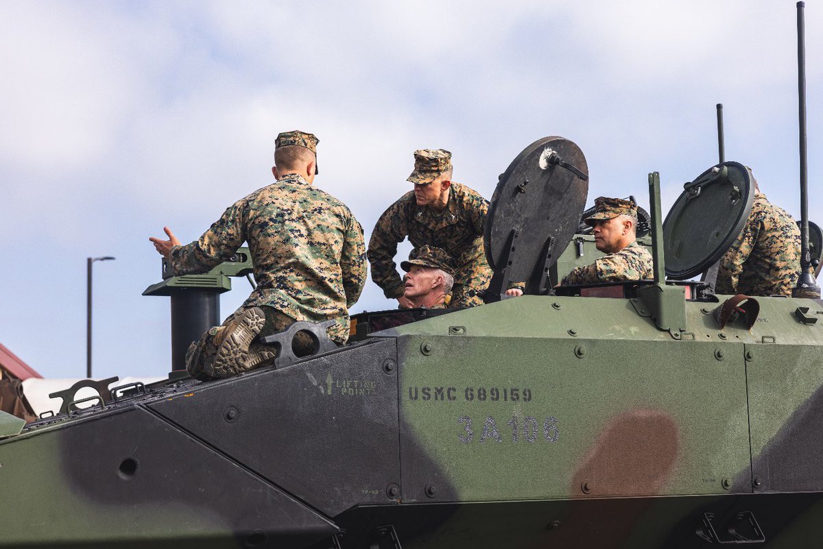1st_Marine_Div's tweet photo. U.S. Marine Corps Lt. Gen. James F. Glynn, commander, @PacificMarinesย visited 1st Marine Division to gain a better appreciation of opportunities and challenges units face and to observe training during #SteelKnight24
ย
๐ธ: U.S. Marine Corps photos by Cpl. Juan Torres https://t.co/q9hgzEgA7u