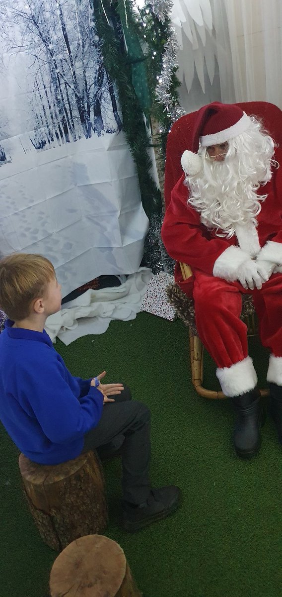 Helena_2th's tweet photo. My heart is full ❤. Christmas has begun for us tonight @HorsendalePS Christmas fair 🎄 https://t.co/DwLKUa68pH