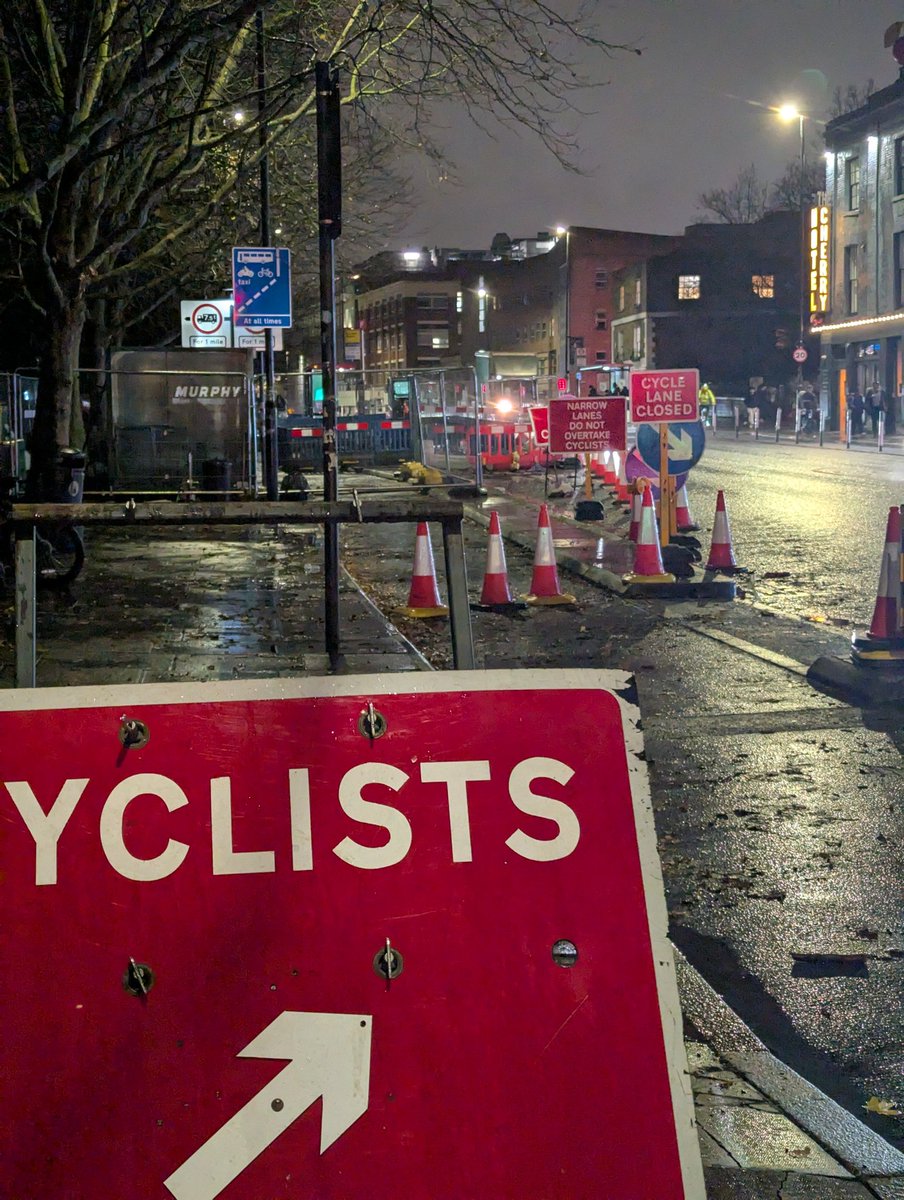 BowBetter's tweet photo. A chain is only as strong as its weakest link 🙁

Location: Cycleway 2, Mile End Road 

@TfL @willnorman https://t.co/7vWSOqoJjt