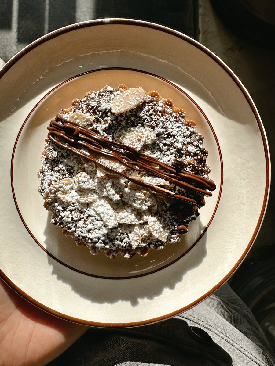 Chocolate Orange Mince Pie (VE)
A delightful twist on the classic mince pie! Rich chocolate meets zesty orange in this indulgent festive treat, perfect for those who love something a little different. 

#facultycoffee  #coffeelover #specialitycoffee #specialitycoffeeshop