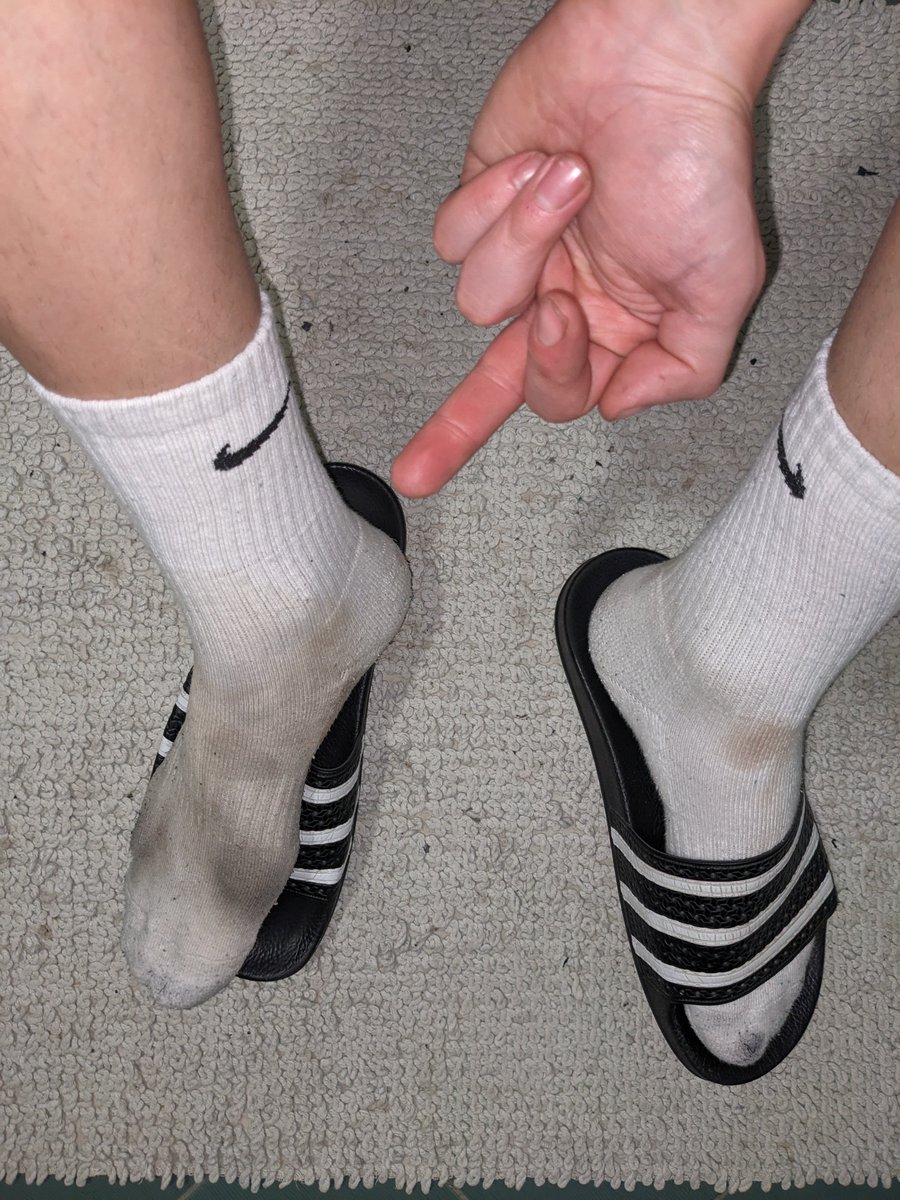 MY SOCKS ARE SO SWEATY AND STINKY 💦
 
RETWEET ♻️ 
WORSHIP 🙏🏻 

#twinkmaster #footfetish #socks #sweatysocks #findom #master