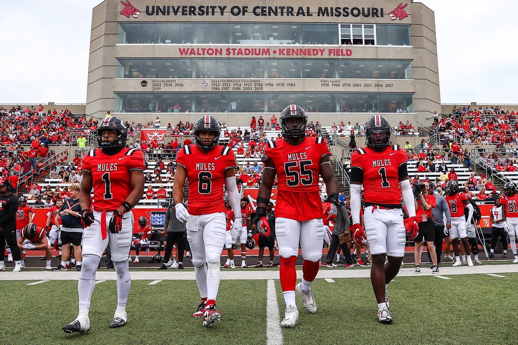 Jayson Williams. (@xlv_jayson) on Twitter photo #AGTG After a great conversation with <a href="/H_HAWK/">Hayden Hawk</a> , I am blessed to receive an offer from University of Central Missouri !!🖤❤️
<a href="/JohnWil362021/">John Williams</a> <a href="/CoachCJCox/">Jason Cox</a> <a href="/_K_Wright_/">Coach K.Wright✌</a> <a href="/CoachBrunson1/">CoachBrunson</a> <a href="/EHSMavsFB/">EmersonFB</a> #AGTG After a great conversation with <a href="/H_HAWK/">Hayden Hawk</a> , I am blessed to receive an offer from University of Central Missouri !!🖤❤️
<a href="/JohnWil362021/">John Williams</a> <a href="/CoachCJCox/">Jason Cox</a> <a href="/_K_Wright_/">Coach K.Wright✌</a> <a href="/CoachBrunson1/">CoachBrunson</a> <a href="/EHSMavsFB/">EmersonFB</a>