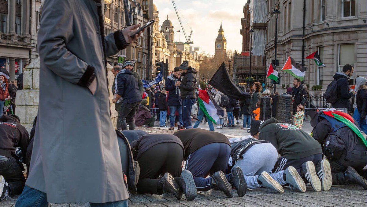 TheBabylonBee's tweet photo. 'Allahu Akbar' Replaces 'Cheerio, Mate!' As Most Popular UK Greeting https://t.co/0m3Kj30KH9 https://t.co/8qVTnxGJxD