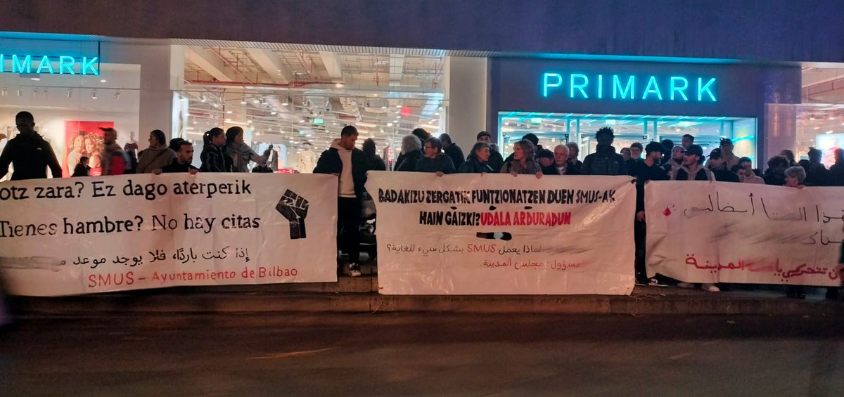 asetubiltegia's tweet photo. Atzo, kalera atera ginen berriro, Bilboko Udalak Gizarte Larrialdietarako Udal Zerbitzuaren funtzionamendu okerrerako duen erantzukizuna adierazteko.

Haien postal hiriaren aurka, eraiki dezagun gure hiri solidarioa! https://t.co/2bL5m97ZuK
