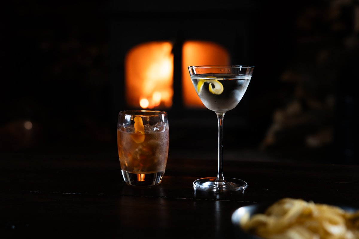 penmaenuchaf's tweet image. Predinner cocktails by the fire? Don't mind if we do 😍🍸

#Cocktails #ByTheFire