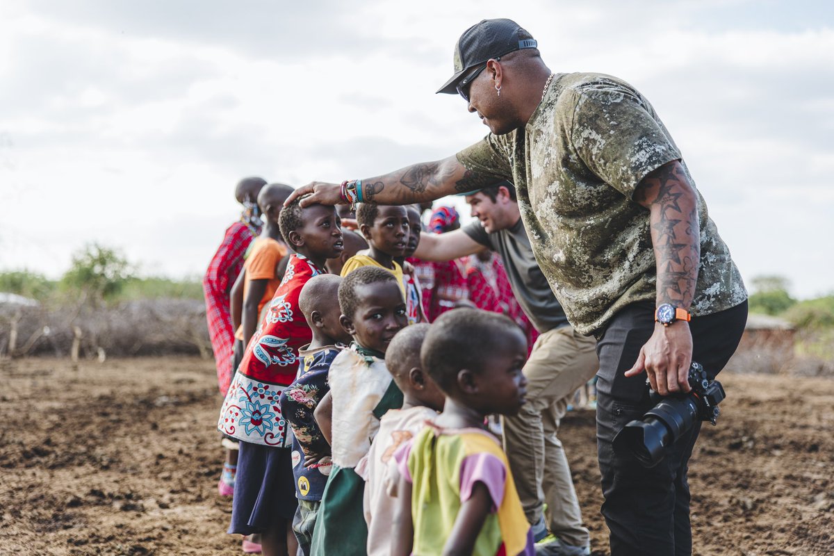 SalvadorPerez15's tweet photo. I’m blessed #africa🙏🏽💙 https://t.co/W2mpGhKRWB