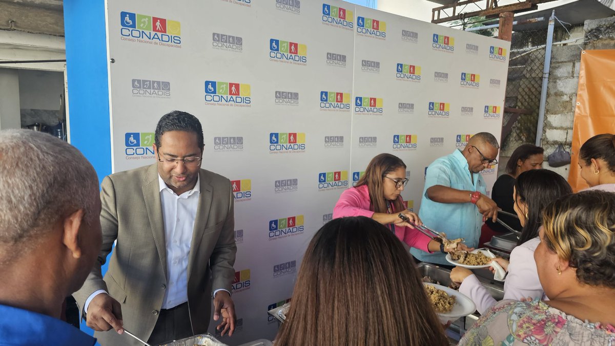 gabrielmercedez's tweet image. Poniendo en manos de Dios el almuerzo navideño de @ConadisRD con la presencia del presidente del Consejo Nacional de Discapacidad @BennyMetz y su director ejecutivo Lic. Alexis Alcántara. Todos los colaboradores hemos disfrutado gracias a @Comedores_RD 

#ConadisConTodos…