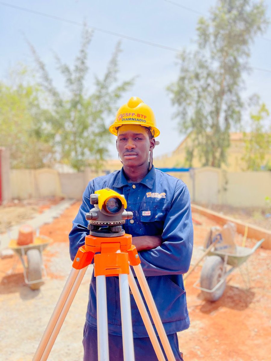 Mouhamadzema's tweet image. #CSFP-BTP 👨🏾‍🔧🧭🛠️
@abdourami 
@adama_forreal 
Un Plombier 👨🏾‍🔧 
Un ingénieur 👷 en voirie et réseaux divers