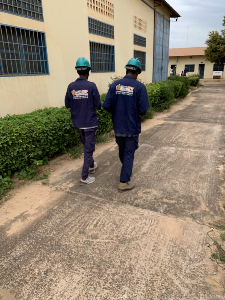Mouhamadzema's tweet image. #CSFP-BTP 👨🏾‍🔧🧭🛠️
@abdourami 
@adama_forreal 
Un Plombier 👨🏾‍🔧 
Un ingénieur 👷 en voirie et réseaux divers