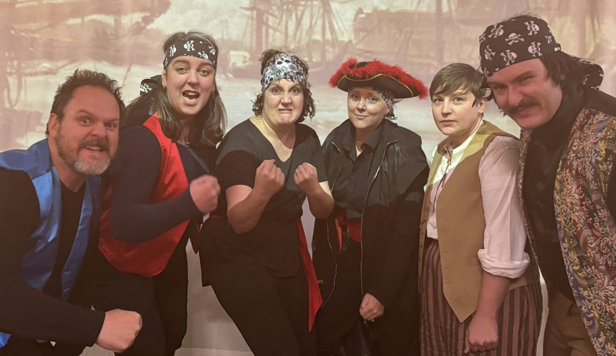What’s that on the horizon? 🔭

A ship bound for adventure!⚓️🏴‍☠️

Take me there! 🗺️

Treasure Island awaits! 🏝️🪙

December 10th-14th! Don’t miss out!
Grab your tickets now! 🎟️🎫🎭🎟️🎫🎭

ticketsource.co.uk/robinhood/trea…