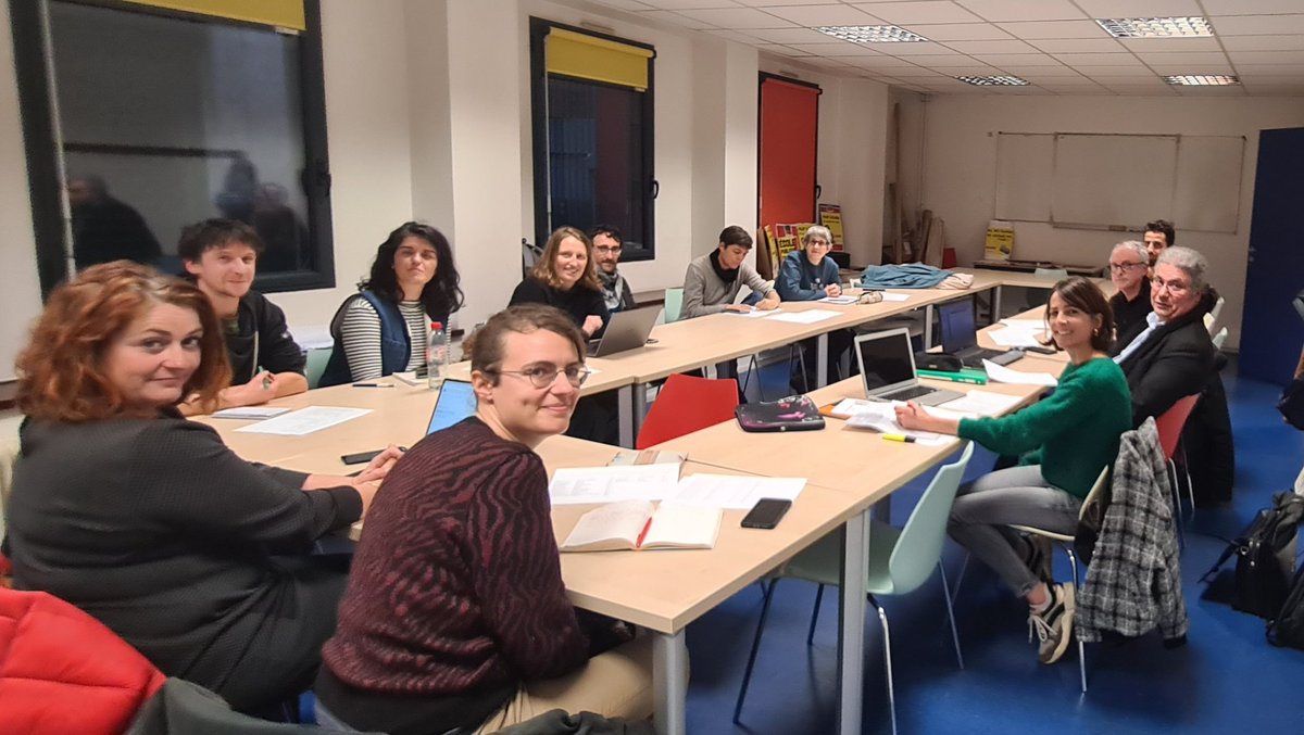 parentsmandela's tweet photo. 📢 Elus, parents, professeurs, syndicats, nous étions ensemble cet après midi pour monter un collectif qui défend l'éducation prioritaire... 💪🏼
Venez nous rejoindre!
📧 Contact en MP ;)
#Rep #école #collège https://t.co/ghMuyXm8jl