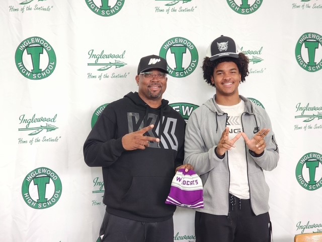 Coast2CoastBSM's tweet photo. Congrats Kingston on your NLI signing with #weberstatefb #throwtowin #Coast2CoastBSM https://t.co/F7ws5oBvN9