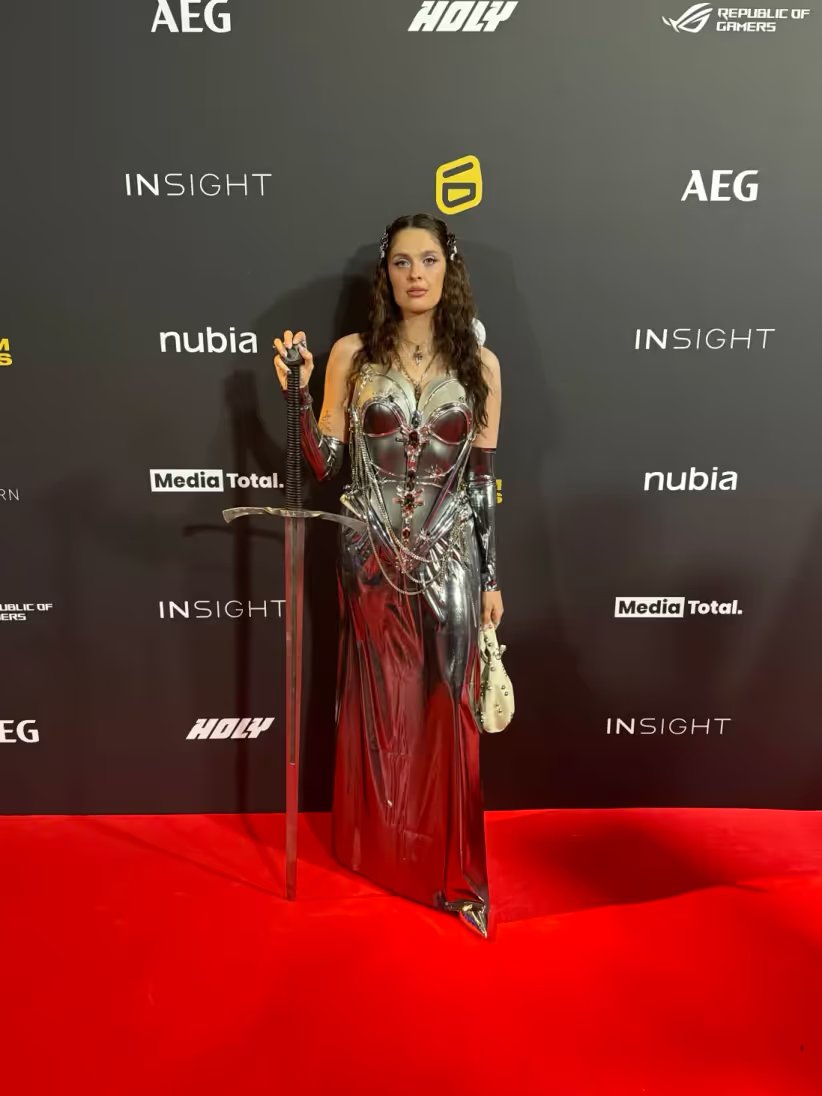 lara🪩 tweet media