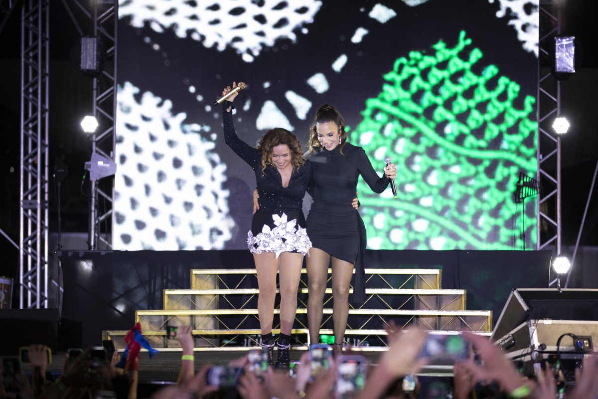 danielamercury's tweet photo. “A massa em lata invadia, metida a heavy metal
Eletricidade via, nua nação tropical” 🎵
#TrioMetal com @ivetesangalo. E, mais tarde, tem mais spoiler. Dessa vez, com outro nome do pop. #Daniela40AnosDeAxé https://t.co/Wz9yC0lBkf