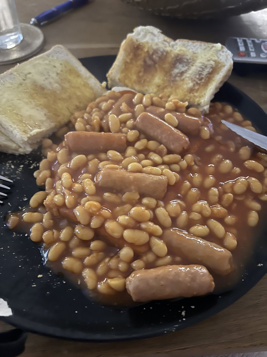 missdragonfly1's tweet photo. I am enjoying my last few tins of Heinz original sausage and beans not those vile mushy ones they now have @HeinzUK #sausageandbeans #heinz https://t.co/xt6Rhss5vc
