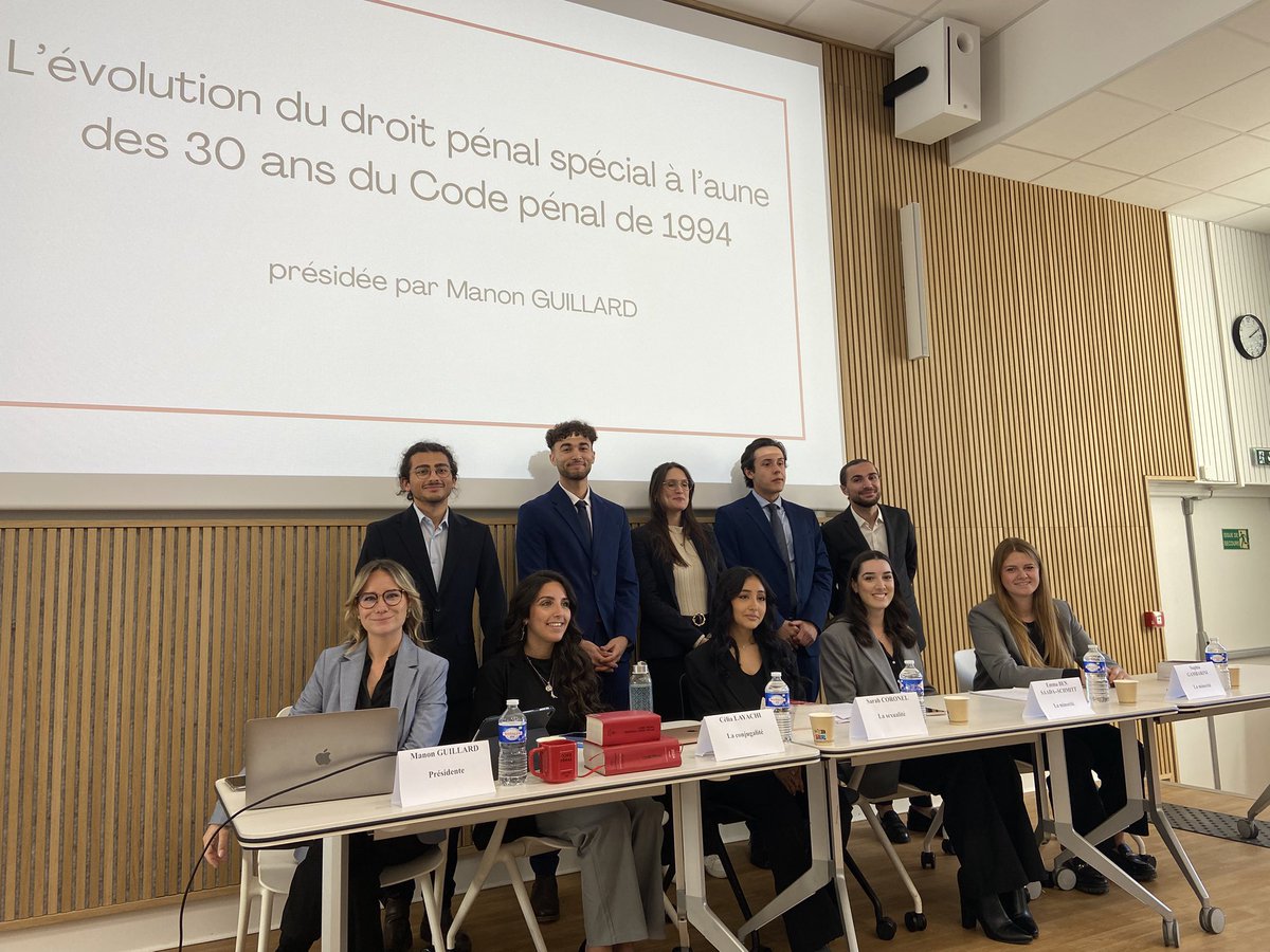 CacPenal's tweet photo. Quel formidable colloque des étudiants du #m2 #droit #penal avec une équipe éblouissante ! De vrais professionnels ! Je suis très fière de chacun d’entre eux ! Bravo ! 👏👏👏
Et quel succès ! Le public était au rendez-vous à la #faculté @DroitScPoNice 🙂Merci à tous !🙏 https://t.co/Lz1ieV3XWU