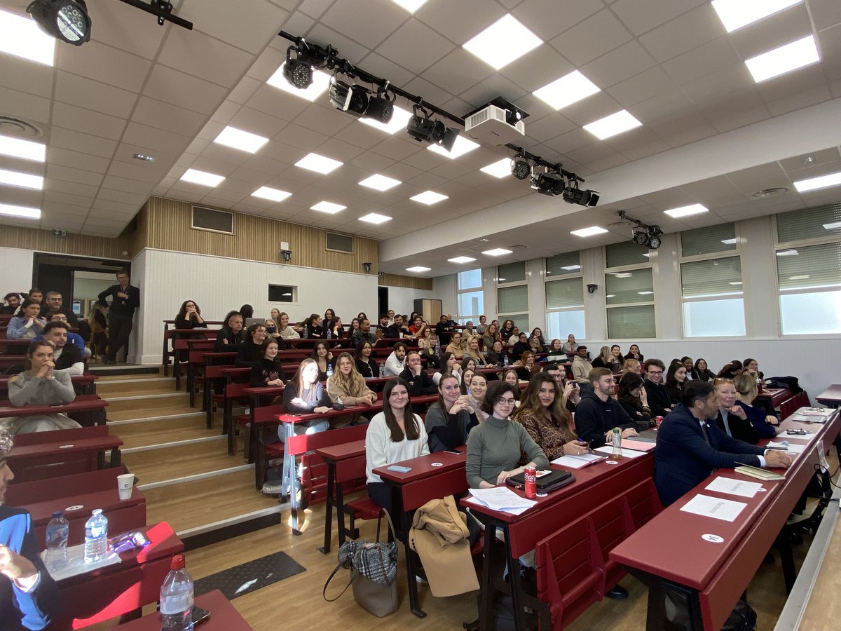 CacPenal's tweet photo. Quel formidable colloque des étudiants du #m2 #droit #penal avec une équipe éblouissante ! De vrais professionnels ! Je suis très fière de chacun d’entre eux ! Bravo ! 👏👏👏
Et quel succès ! Le public était au rendez-vous à la #faculté @DroitScPoNice 🙂Merci à tous !🙏 https://t.co/Lz1ieV3XWU