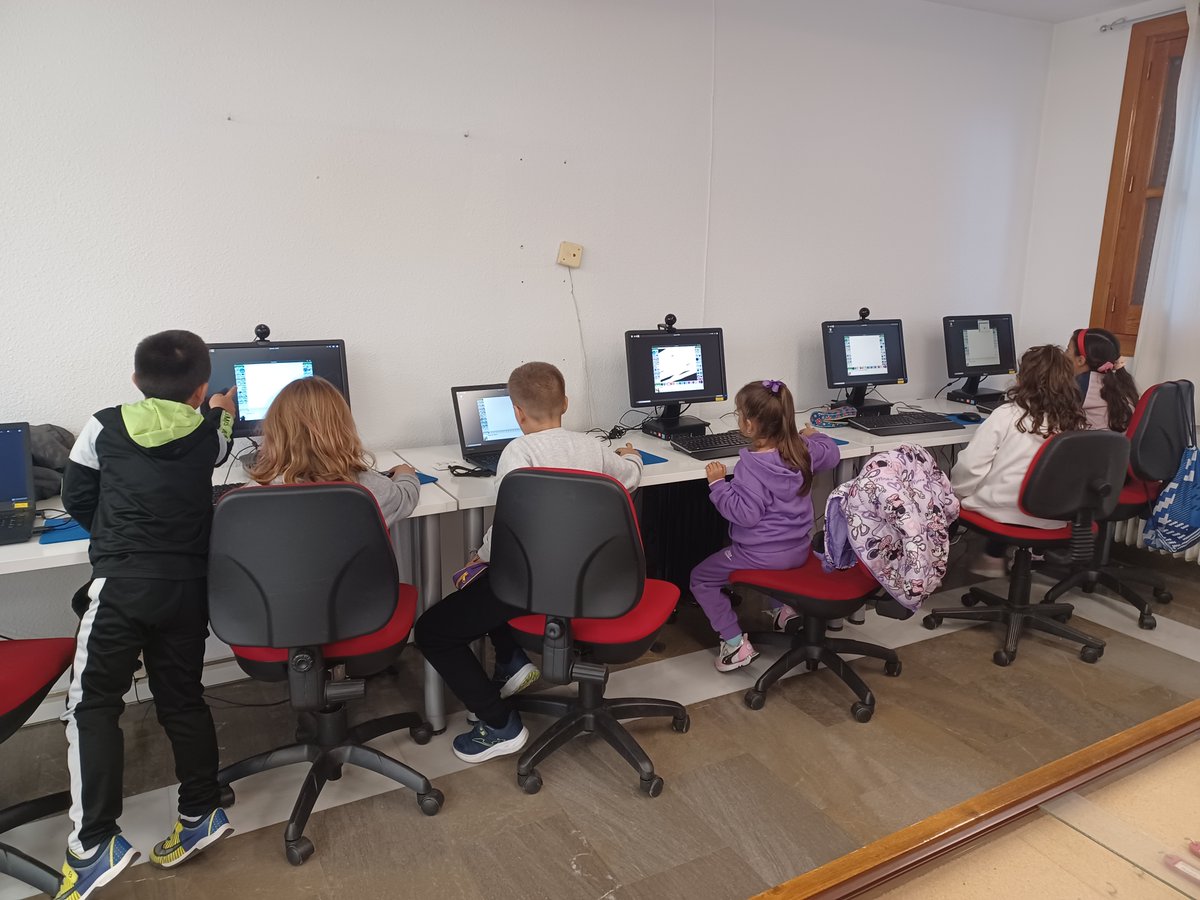 VuelaFVaqueros's tweet photo. #TUXTyping
Un sencillo juego que, bajo la agradable apariencia del pingüino TUX, nuestros Vuelines están aprendiendo mecanografía divirtiéndose con tres juegos diferentes. #PuntoVuelaFuenteVaqueros #AprendiendoJugando #Gamificando #Educación #GrupoINFANTIL https://t.co/xn259WD15X