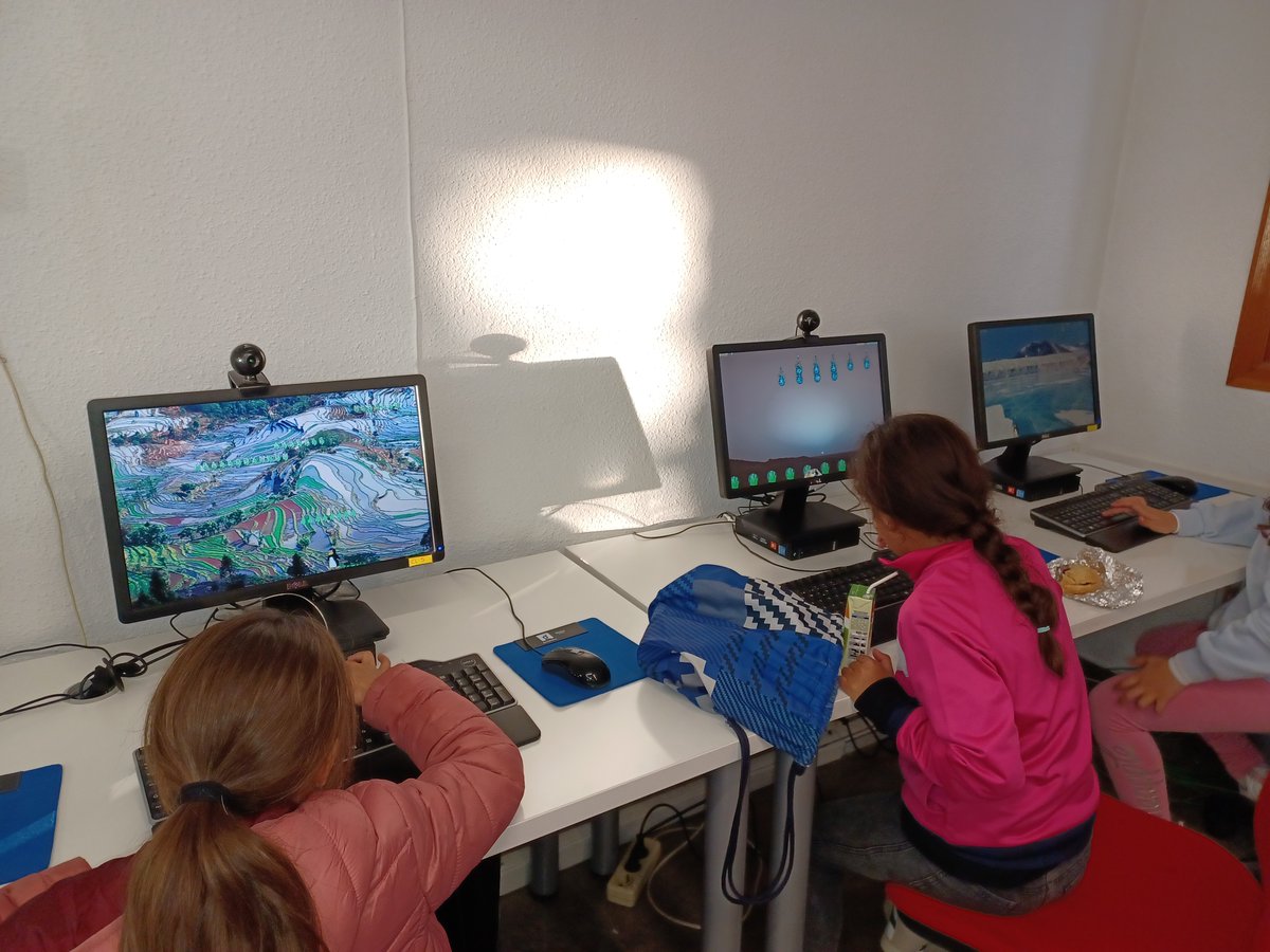 VuelaFVaqueros's tweet photo. #TUXTyping
Un sencillo juego que, bajo la agradable apariencia del pingüino TUX, nuestros Vuelines están aprendiendo mecanografía divirtiéndose con tres juegos diferentes. #PuntoVuelaFuenteVaqueros #AprendiendoJugando #Gamificando #Educación #GrupoINFANTIL https://t.co/xn259WD15X