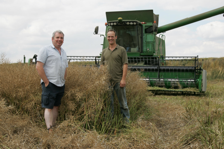 mydirectdriller's tweet photo. Farmer Focus by Philip Bradshaw.

Read Philip's article, here: https://t.co/9XmH6faw57

Issue 30 of Direct Driller sponsored by @TrinityAgTech 

#directdriller #farmerfocus #regenagmag https://t.co/CEwjDZNDj9