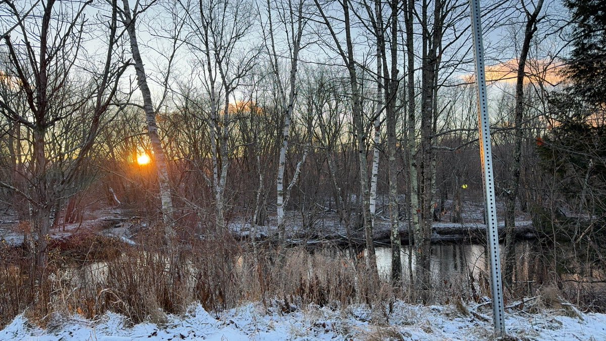 Samantha12Sue's tweet photo. #outside #winter #snow #mountain #river #beautiful #NH #NHfinds #nature #MonadnockMountain #VT https://t.co/u433dMtsk7