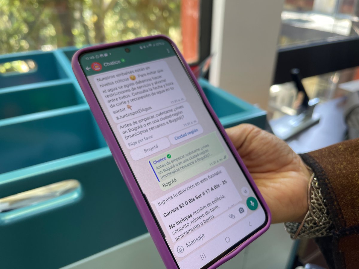 ConsejeriaTIC's tweet image. #Chatico fue un actor clave dentro del propósito de la Alcaldía de @Bogota para generar mayor confianza ciudadana.

Este año ha atendido +3.6 millones de conversaciones, destacando su aporte en la construcción del #PlanDistritaldeDesarrollo y en la contingencia de agua en Bogotá.