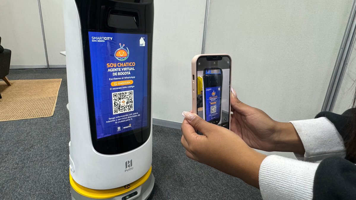 ConsejeriaTIC's tweet image. #Chatico fue un actor clave dentro del propósito de la Alcaldía de @Bogota para generar mayor confianza ciudadana.

Este año ha atendido +3.6 millones de conversaciones, destacando su aporte en la construcción del #PlanDistritaldeDesarrollo y en la contingencia de agua en Bogotá.