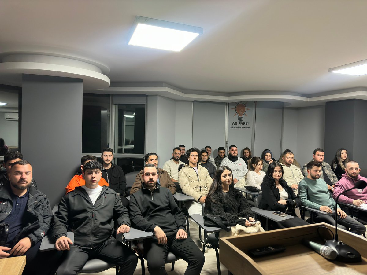 MustafaGokce_'s tweet photo. Ak Parti Kuşadası Gençlik Kolları başkanı olarak göreve başlayan Süleyman Onay kardeşime ve yönetimine hayırlı olsun ziyaretinde bulunduk. 
Değerli başkanıma ve yönetimine sıcak sohbetleri için teşekkür eder yeni görevlerinde hepsine başarılar dilerim. https://t.co/eLh7bSntad