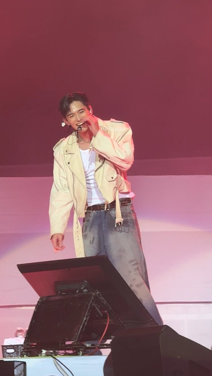so so proud of lucas for performing at moa arena 🥹 lucas, you did so well 💛

#LUCAS <a href="/lucas_official/">LUCAS</a> 
#LUCAS4V1BE #LUCASBackInMNL
#V1BEManila2024