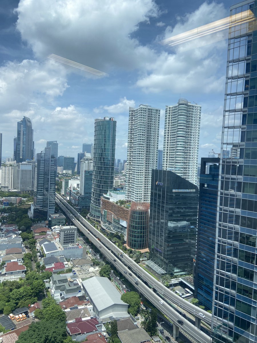 Andflooo's tweet photo. @tanyakanrl canteen view 22nd floor https://t.co/NfxnHDTffh