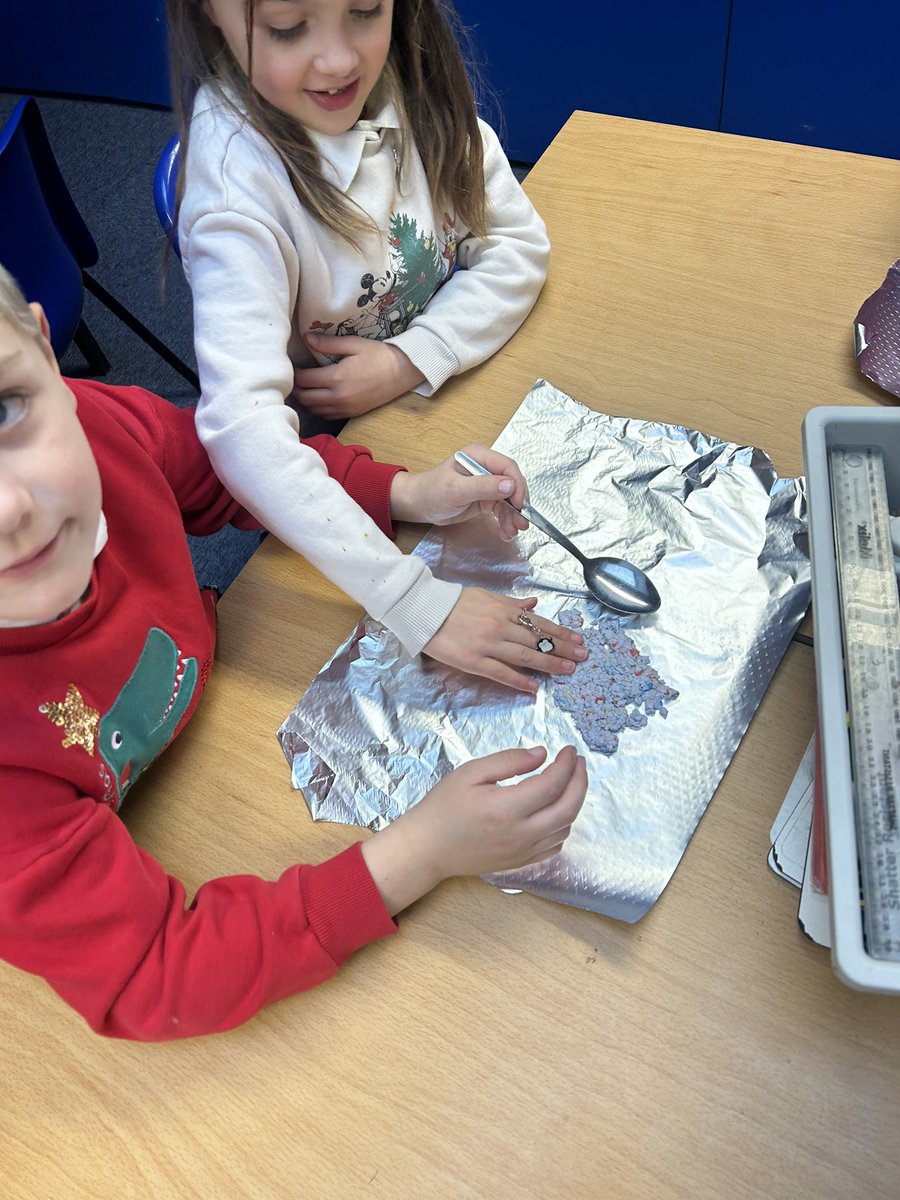 In science, year 2 made their own recycled paper! 📃♻️We made the paper pulp this morning and then spread it out evenly and flattened it this afternoon. Hopefully it’ll dry overnight so we can see if it has really worked! 🤞🏼