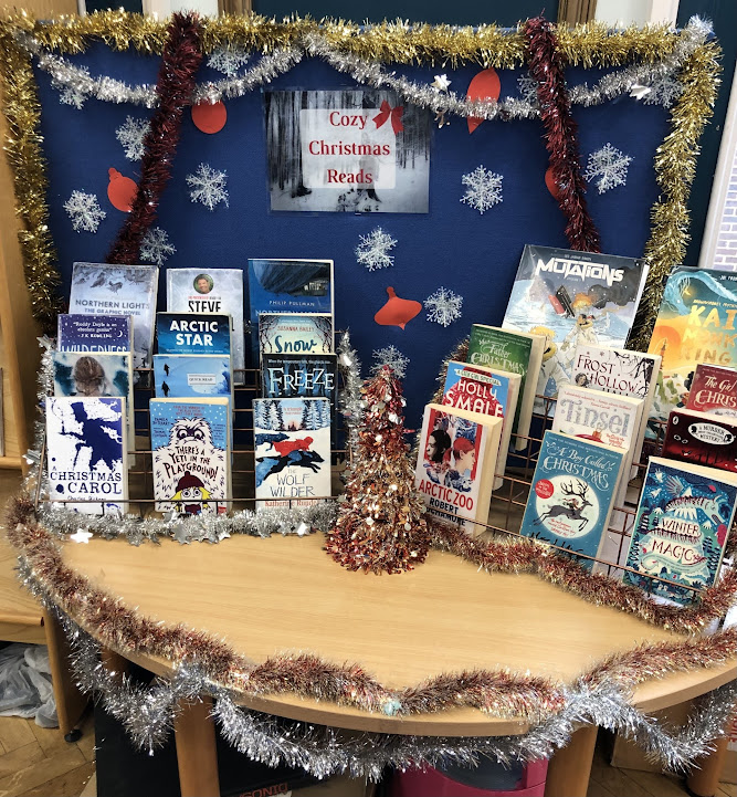 Fantastic Library winter reads book display created by an amazing Year 8 student. ravensbournelibraries.blogspot.com/2024/12/cozy-c…
