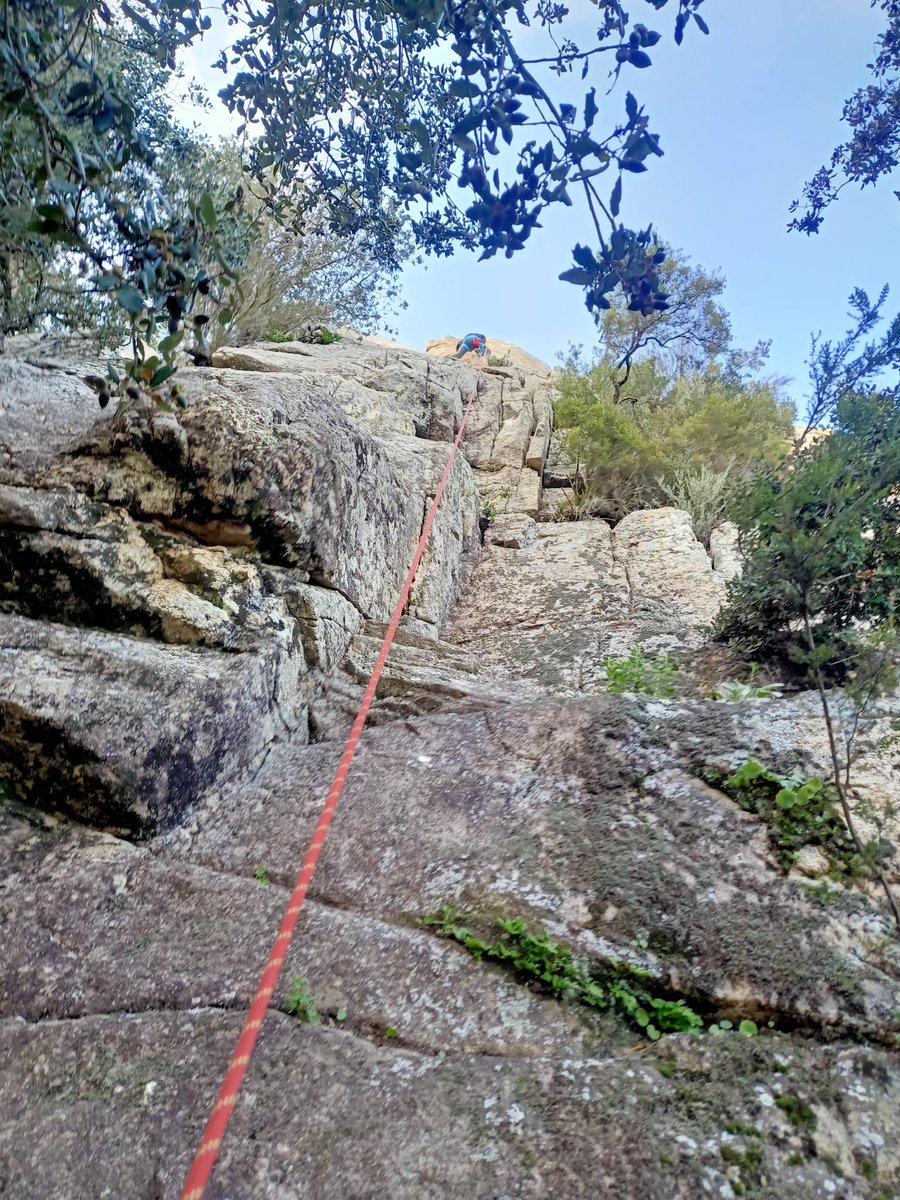 msoengs's tweet photo. Entrenament, #Cellecs, via llarga Orriuenca (IV/V), amb vistes a l'agulla de #Cellecs. @ACEMataro @acet_trad https://t.co/GAfbXJaGpt