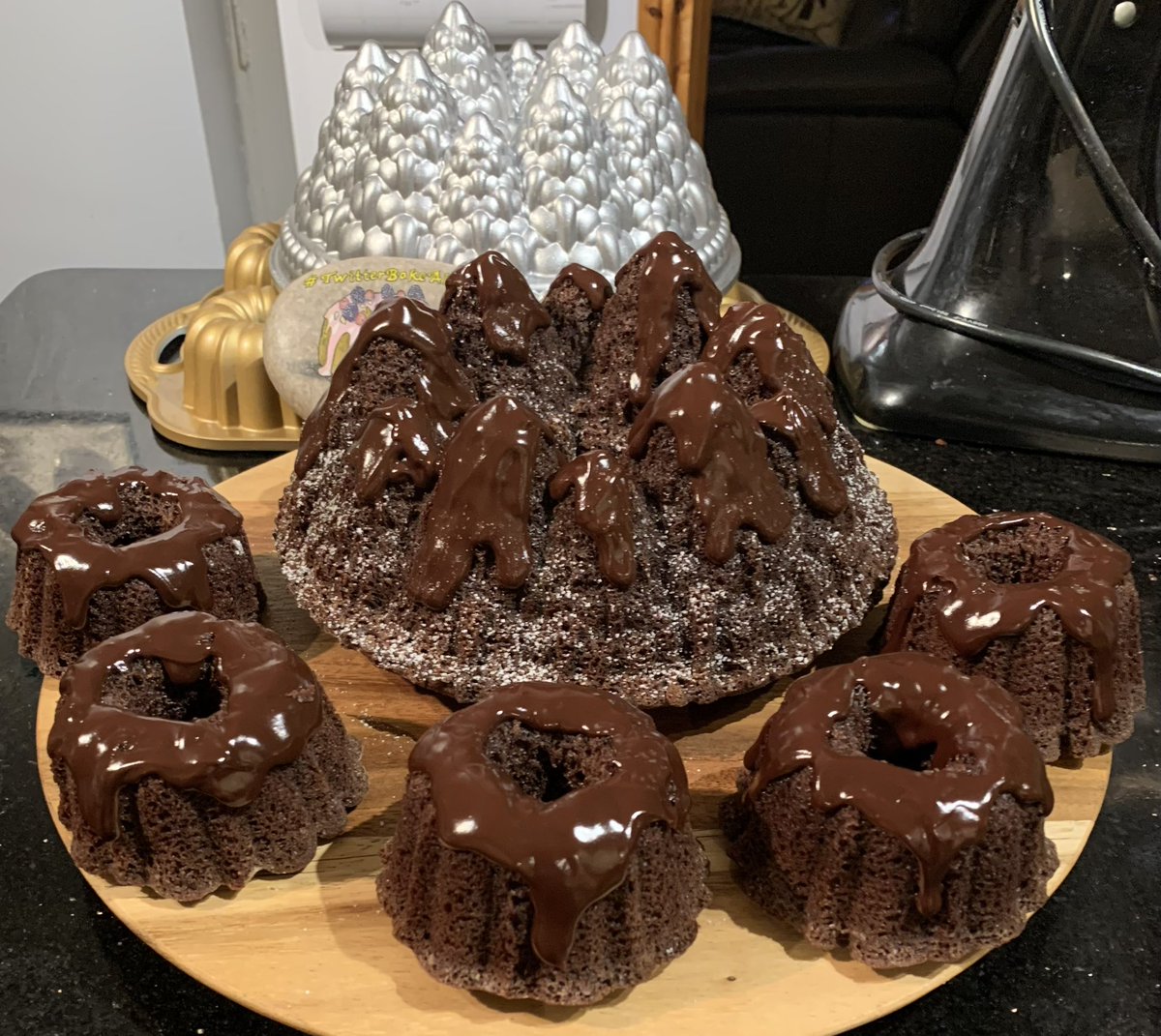 Rob_C_Allen's tweet photo. Chocolate fudge @NordicWareUK #Bundt cake, baked in the ®️pine forest Bundt pan, along with matching anniversary bundtlettes, with a chocolate amaretto sauce. #cotswoldchristmas #TwitterBakeAlong (served warm, with ice cream n strawberries) https://t.co/FyUQsbJsgM