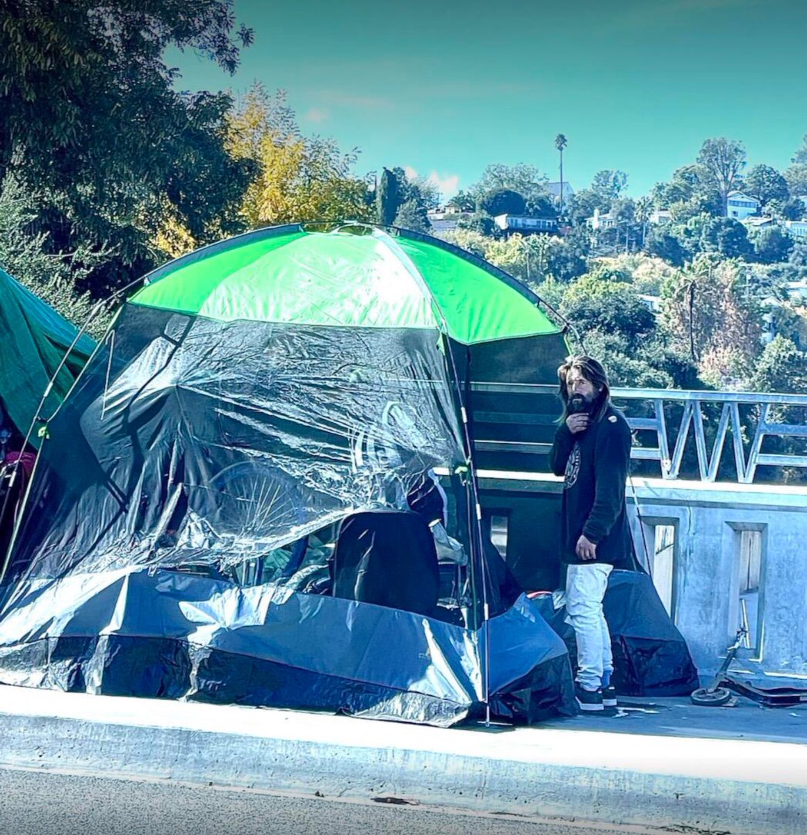 Fi1966Semper's tweet photo. @MayorOfLA Sure, you have get out of your bubble and drive around city still looks like shit.  Nithya Raman and her staff Sidney Liss do nothing. Tujunga Bridge and Laurel Canyon Bridge over the LA river. https://t.co/taUgoNSr1F