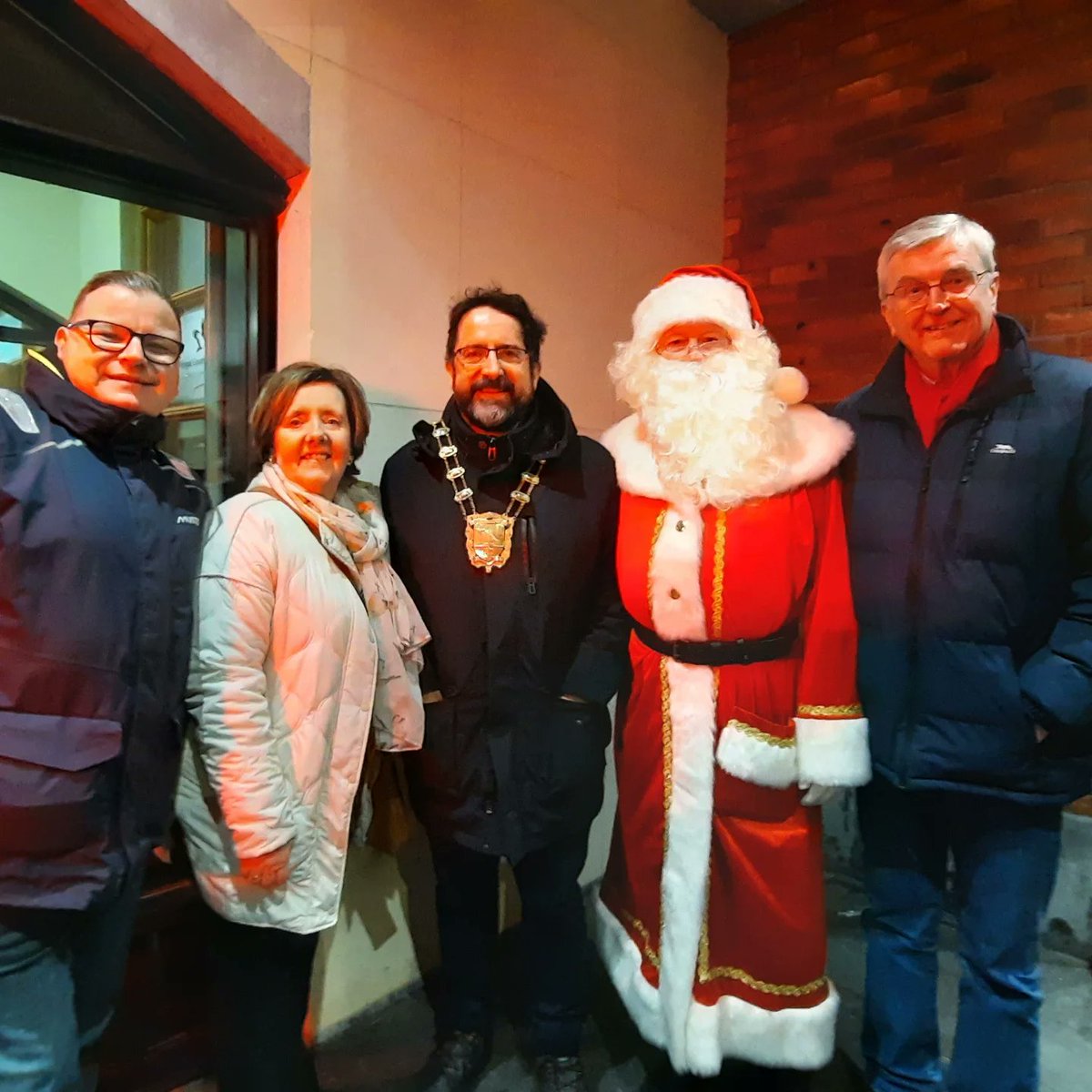 Fingalcoco's tweet photo. Nollaig Shona ó Baile Brigín. Happy Christmas from Balbriggan as the Christmas lights are switched on 🥳 ☃️ https://t.co/xuTAs5zbap