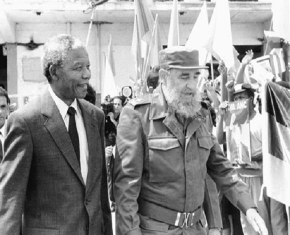 Fidel sobre Nelson Mandela:“Fue un hombre íntegro, revolucionario profundo y radicalmente socialista, que con gran estoicismo soportó 27 años de encarcelamiento solitario. Yo no dejaba de admirar su honradez, su modestia y su enorme mérito” #CiegodeAvila #Cuba <a href="/CubaMINREX/">Cancillería de Cuba</a>