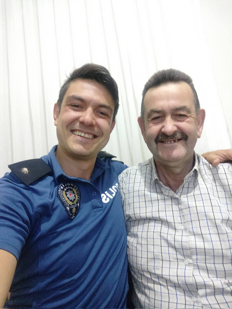 Babam arkamda ki dağım sen oğlunu bu gün adam ettin biz senden razıyız Rabbimde senden razı olsun mekanın cennet, ruhun şad olsun aslanlar aslanı canım BABAM...