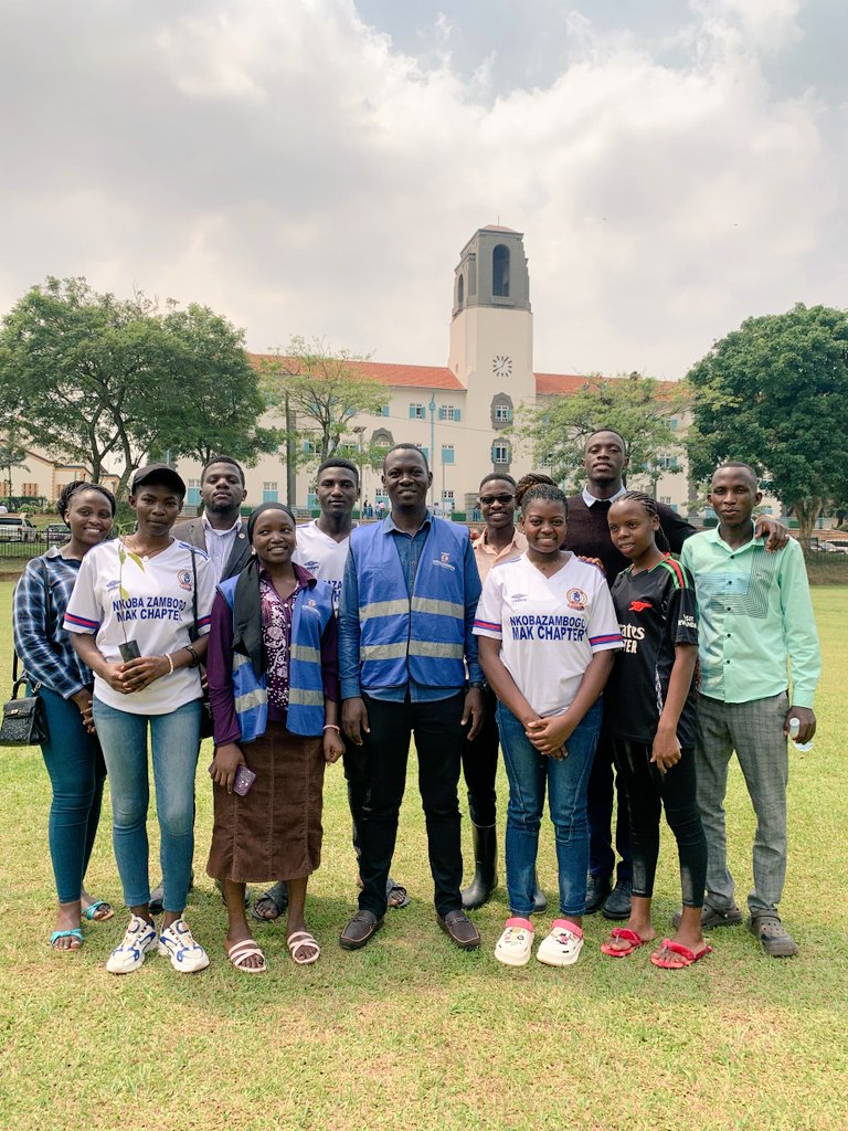 nkobazambogomak's tweet photo. Mu kuzaawo obutonde bwensi obutaaguddwataaguddwa ensagi zino, @CentralRotary, RSMUganda wamu ne Bannazambogo Makerere twongedde okusimba emiti mu nkola eyatongozebwa Owek @BobNsibirwa Amyuka Katikkiro Ow'Okubbiri eye  Kibira Kya Kabaka okwetoloola Ssettendekero @Makerere https://t.co/wfywQMZEWI