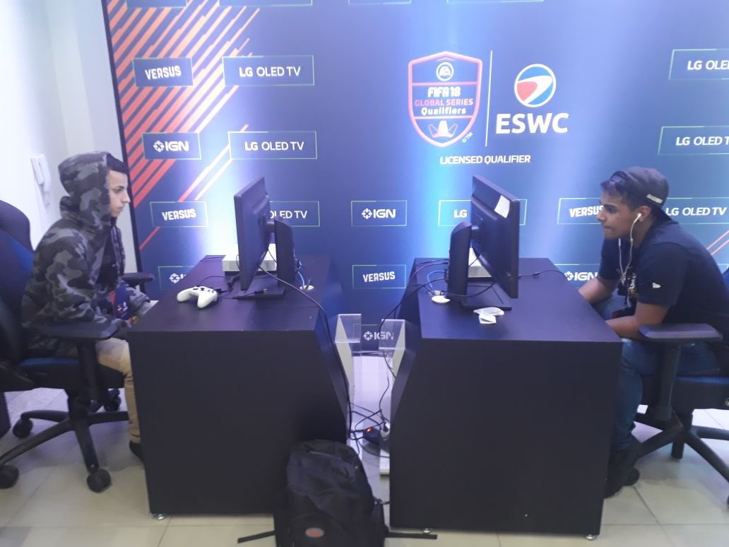 -Sem equipe 
-Sem salário 
-Sem coach 
-Sem suporte 

O início de tudo foi assim, e agora tá sendo assim novamente.

Eu vou fazer dar certo, mais uma vez.