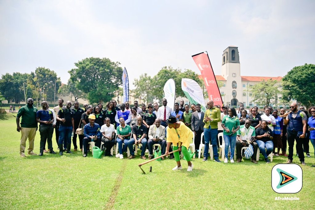 nkobazambogomak's tweet photo. Mu kuzaawo obutonde bwensi obutaaguddwataaguddwa ensagi zino, @CentralRotary, RSMUganda wamu ne Bannazambogo Makerere twongedde okusimba emiti mu nkola eyatongozebwa Owek @BobNsibirwa Amyuka Katikkiro Ow'Okubbiri eye  Kibira Kya Kabaka okwetoloola Ssettendekero @Makerere https://t.co/wfywQMZEWI