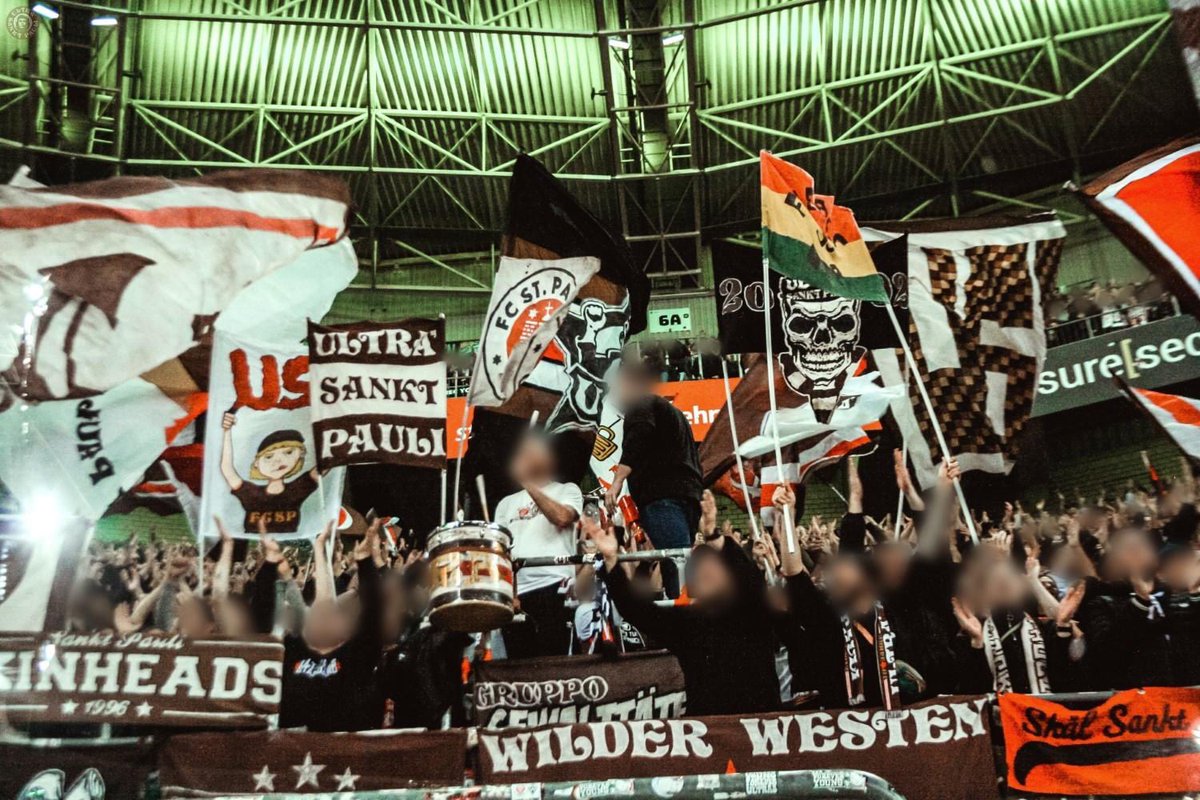 UltraFCSP2002's tweet image. Unsere Fotos vom Auswärtsspiel in Gladbach sind online. #fcsp
usp.stpaulifans.de/copper/thumbna…
