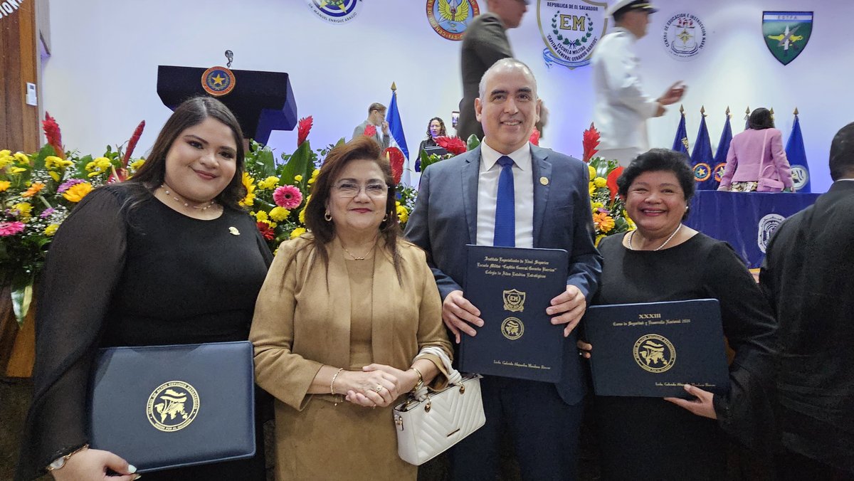 Felicitamos a la Jefa de Cooperación del #IAIP por su destacada participación en el XXXIII Curso de Seguridad y Desarrollo Nacional, impartido por el Colegio de Altos Estudios Estratégicos de la <a href="/FUERZARMADASV/">FUERZA ARMADA</a>. Resaltamos que fue reconocida como la mejor compañera de su promoción